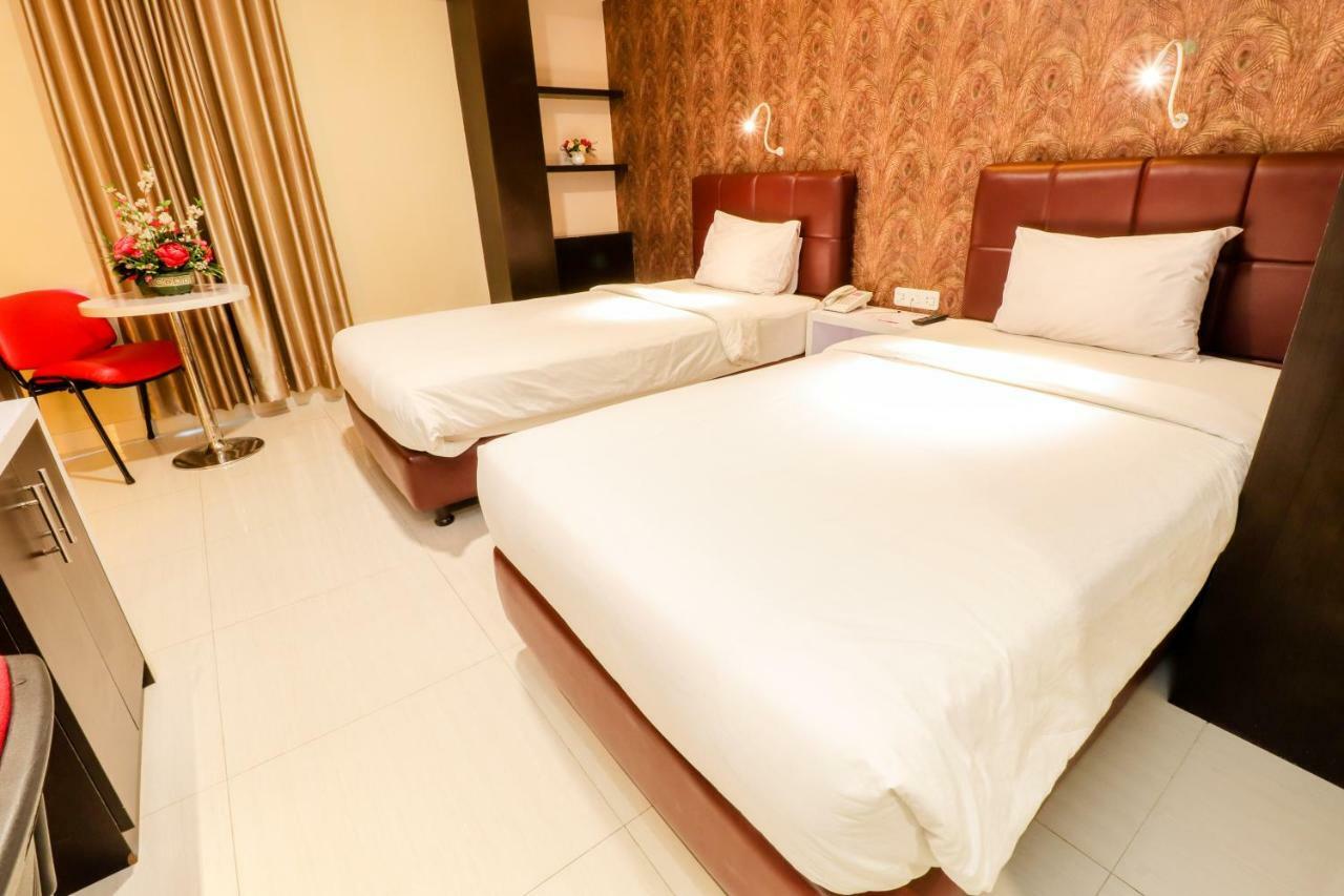 Hotel Empress Makassar Eksteriør billede